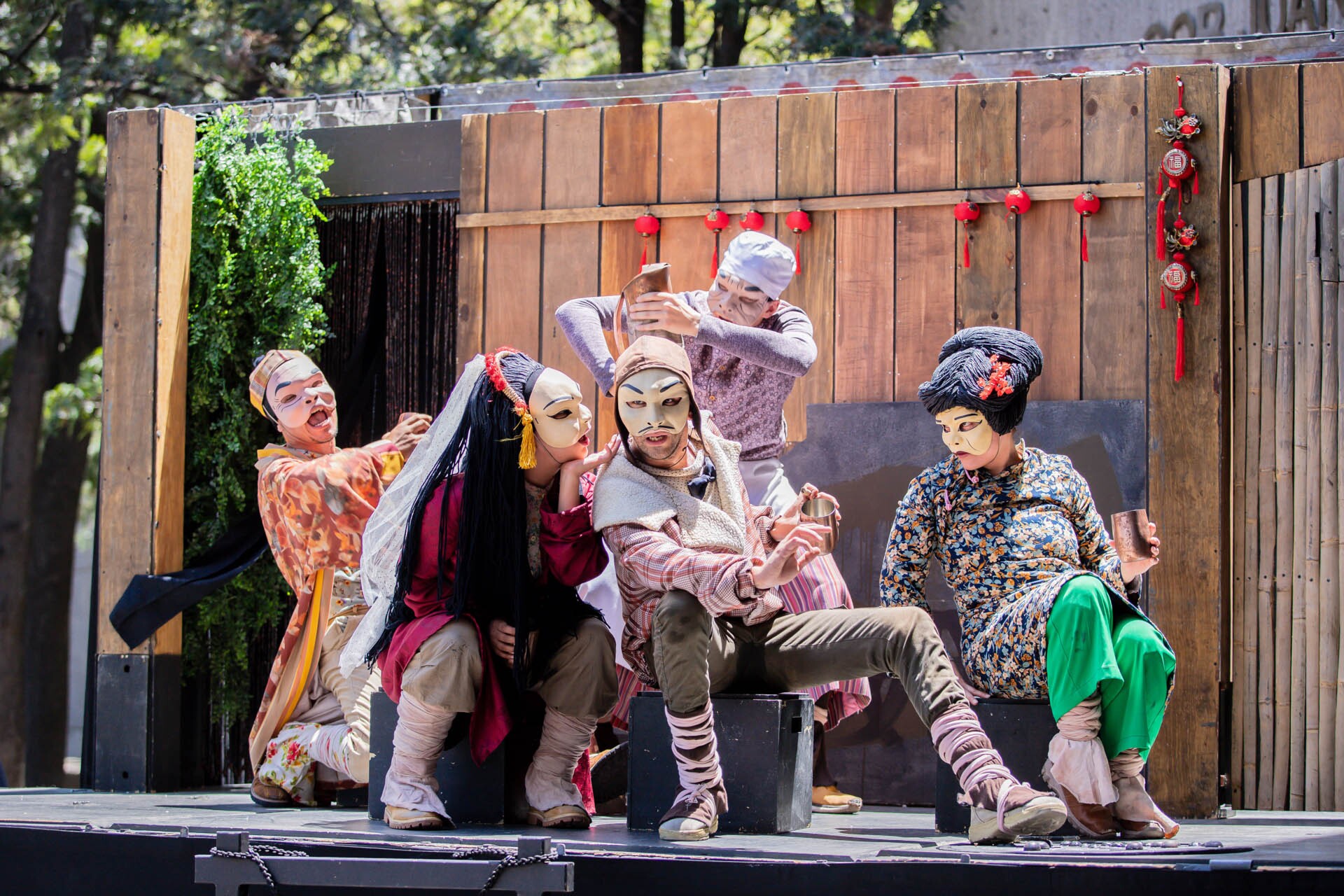 Escena 3 de El Alma Buena De Sezuán dirigida por Gabriela Ochoa