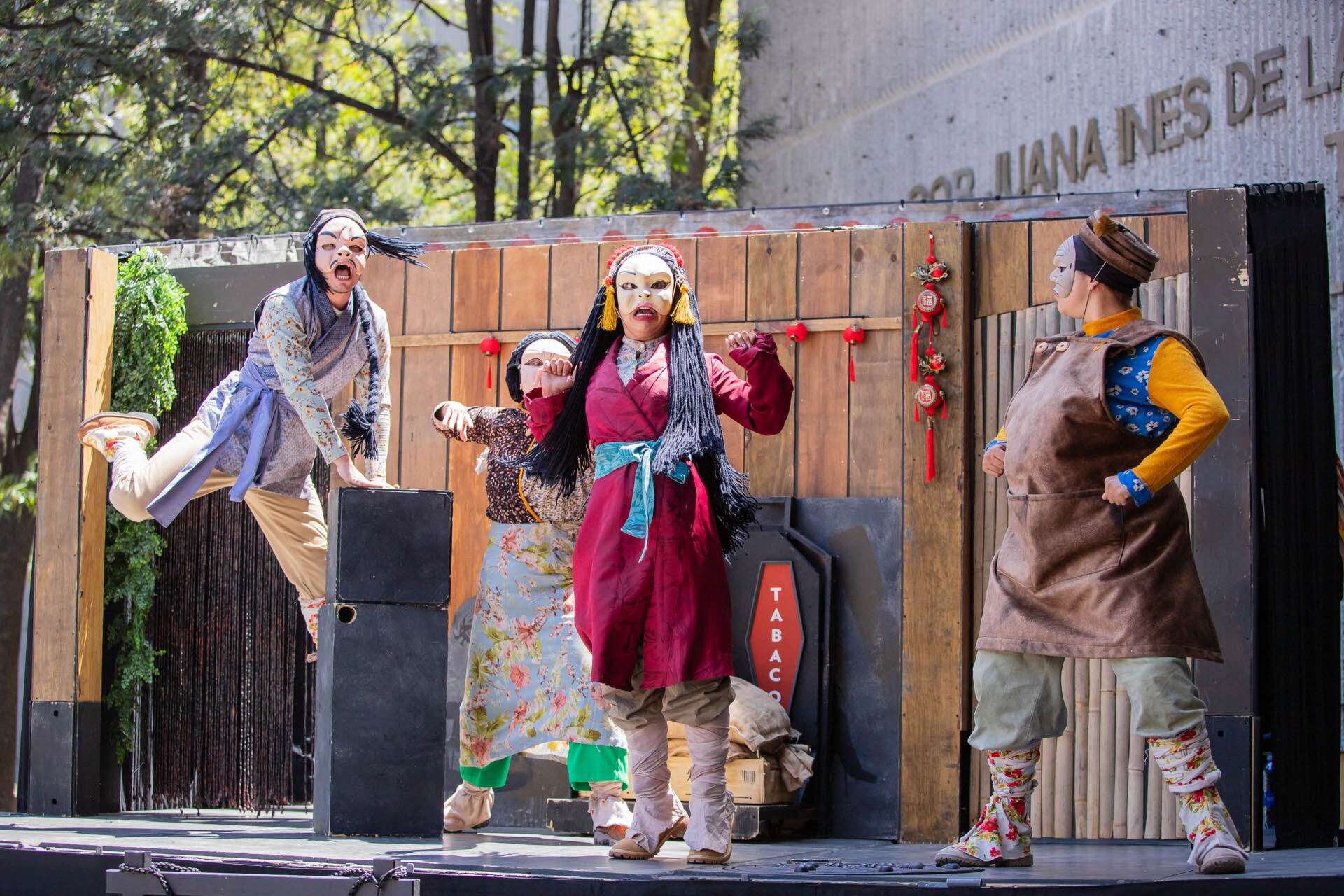 Escena 5 de El Alma Buena De Sezuán dirigida por Gabriela Ochoa