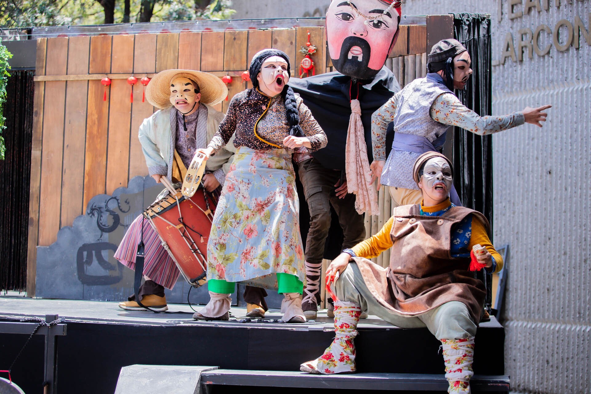 Escena 13 de El Alma Buena De Sezuán dirigida por Gabriela Ochoa
