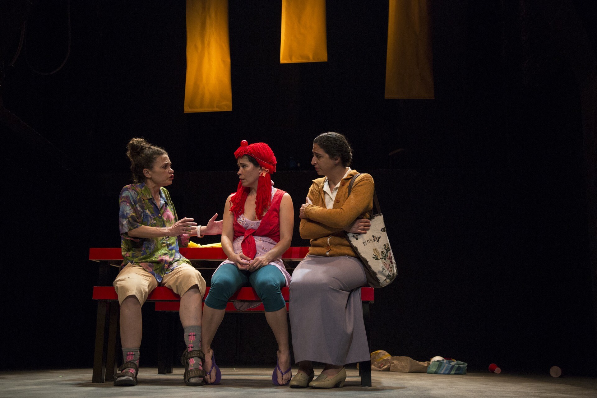 Escena 1 de Las Partículas de Dios dirigida por Gabriela Ochoa