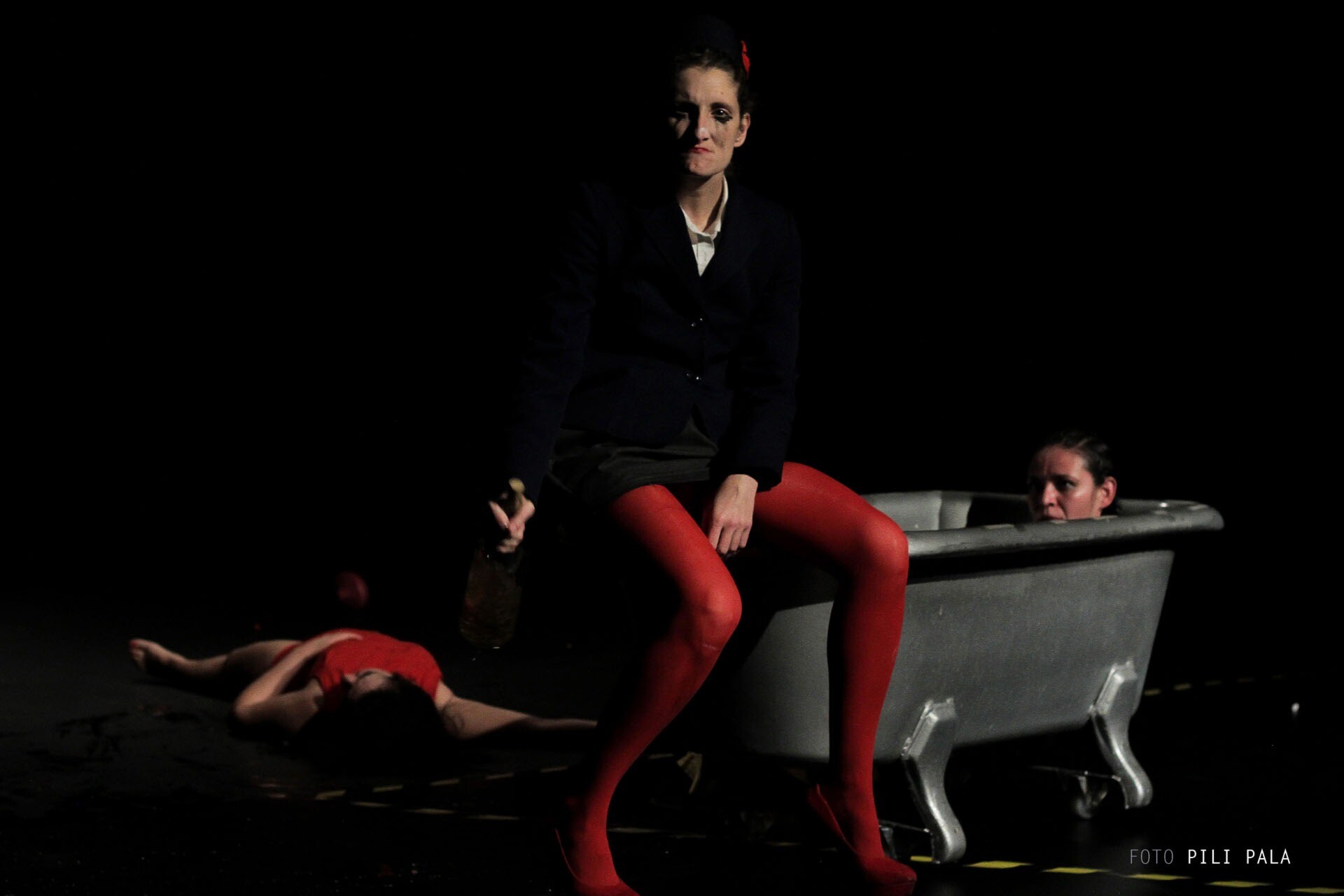 Escena 6 de Sin Paracaídas dirigida por Gabriela Ochoa