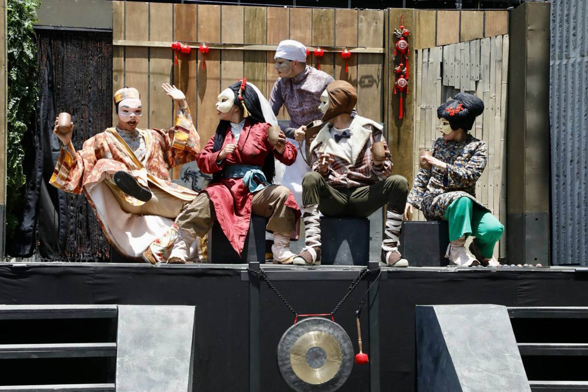 Escena 12 de El Alma Buena De Sezuán dirigida por Gabriela Ochoa